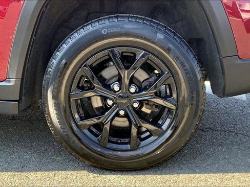 Certified 2025 Jeep Grand Cherokee Altitude AWD/4WD image 10