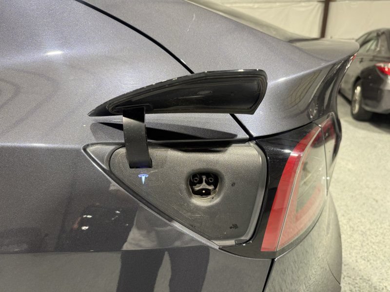 Used 2021 Tesla Model Y Long Range AWD/4WD image 13