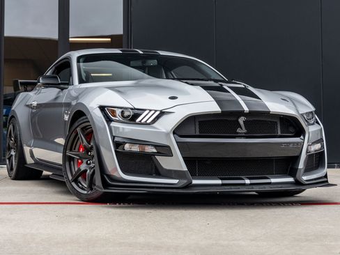 Used 2020 Ford Mustang Shelby GT500 w/ Carbon Fiber Track Pack RWD image 2