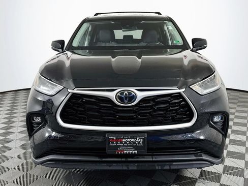 Used 2021 Toyota Highlander LE AWD/4WD image 2