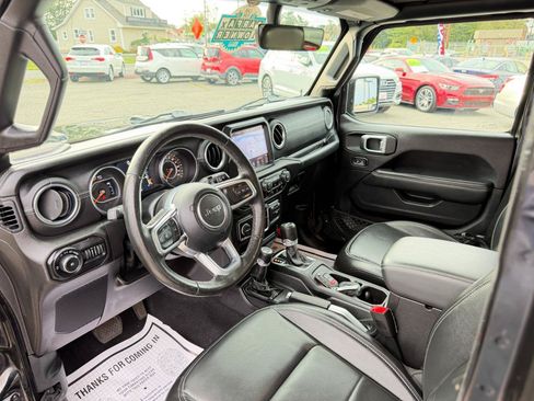Used 2019 Jeep Wrangler Unlimited Sahara w/ Dual Top Group AWD/4WD image 11