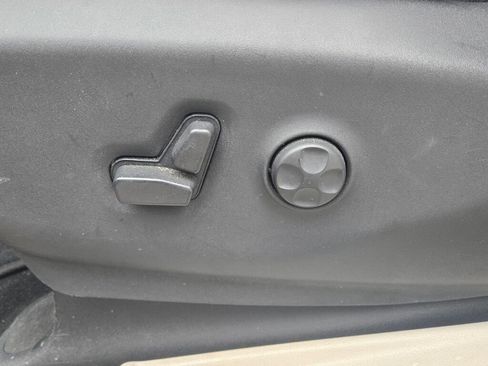 Used 2017 Chrysler Pacifica Touring-L w/ Tire & Wheel Group image 15