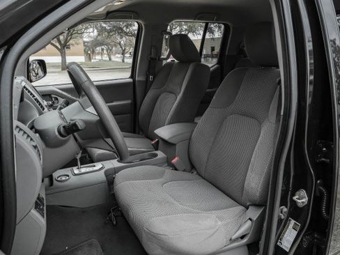 Used 2021 Nissan Frontier SV w/ Midnight Edition Floor Mats image 33