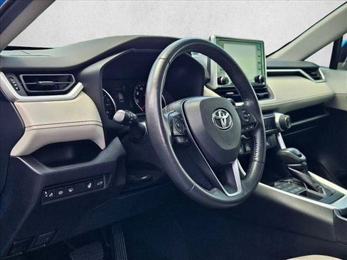 Used 2019 Toyota RAV4 XLE w/ Convenience Package AWD/4WD image 10