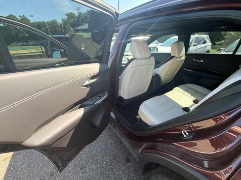 Used 2023 Cadillac XT4 Sport w/ Sun And Sound Package AWD/4WD image 10