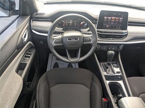 Used 2025 Jeep Compass Sport image 34