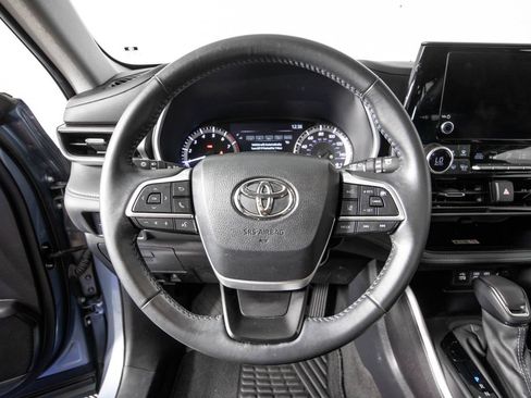 Used 2024 Toyota Highlander XLE FWD image 20