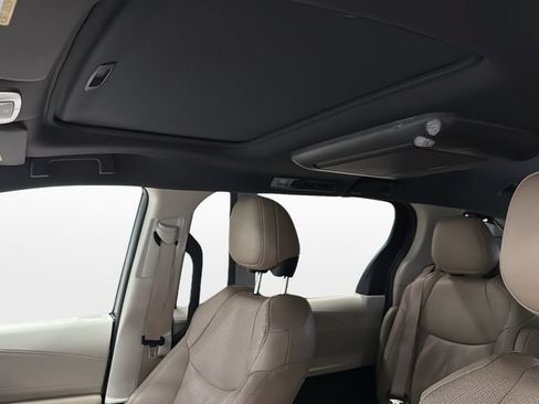 Used 2023 Toyota Sienna Limited AWD/4WD image 39