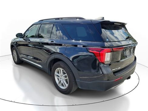 Certified 2025 Ford Explorer Active w/ Active Comfort Package RWD image 3