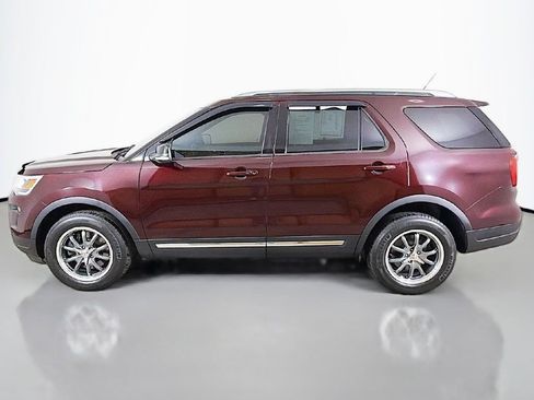 Used 2018 Ford Explorer XLT w/ Equipment Group 202A AWD/4WD image 16