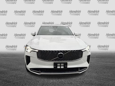 Used 2025 Volvo XC90 B5 Core AWD/4WD image 3