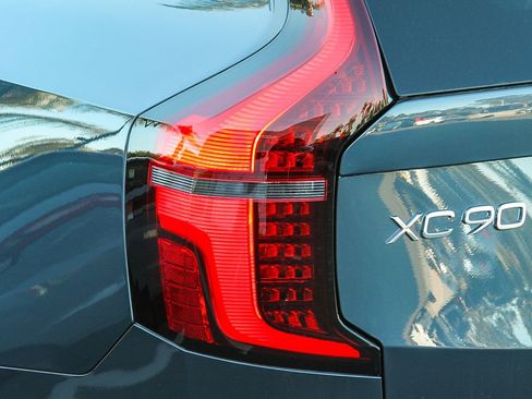 New 2026 Volvo XC90 T8 Ultra w/ Protection Package Premier AWD/4WD image 9