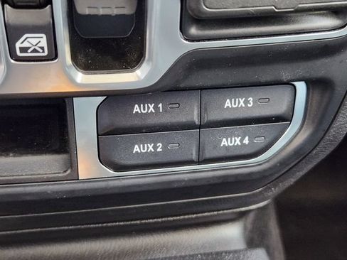 Used 2022 Jeep Wrangler Unlimited Sahara w/ Cold Weather Group AWD/4WD image 18