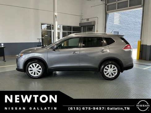 Used 2016 Nissan Rogue S w/ Appearance Package FWD image 3