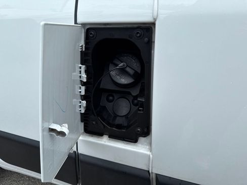 Used 2026 RAM ProMaster 2500 w/ Safety Group FWD image 7