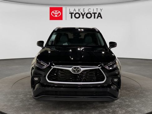 Used 2026 Toyota Highlander XLE AWD/4WD image 14