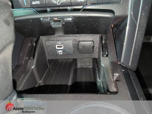 Used 2016 Ford Explorer XLT w/ Equipment Group 202A AWD/4WD image 23