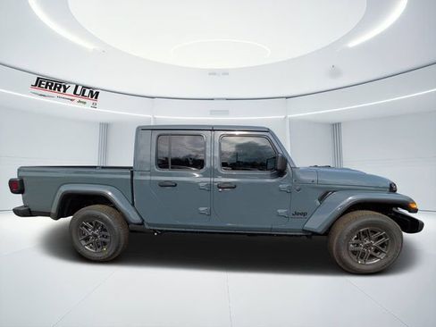 New 2026 Jeep Gladiator Sport image 2