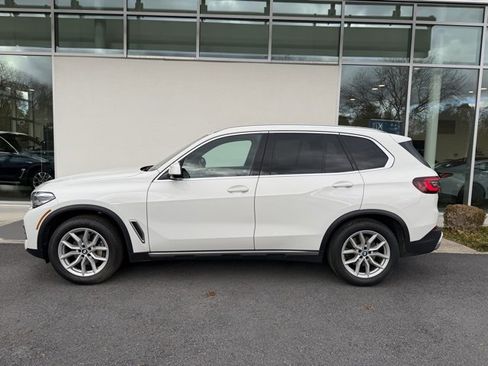 Used 2023 BMW X5 xDrive40i w/ Premium Package image 2