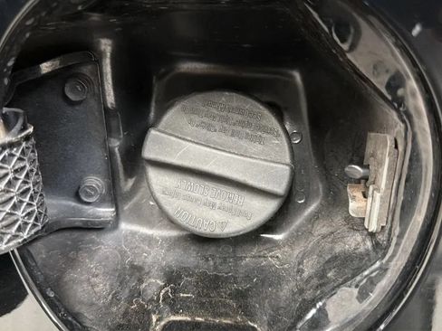 Used 2016 Hyundai Elantra SE FWD image 25