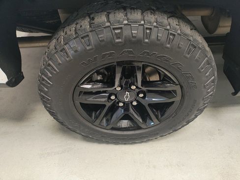 Used 2019 Chevrolet Silverado 1500 LT Trail Boss image 3