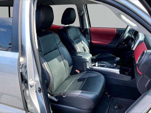 Used 2023 Toyota Tacoma SR5 w/ Technology Package RWD image 9