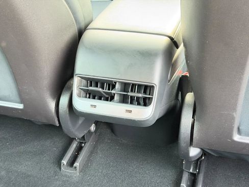 Used 2019 Tesla Model 3 Performance image 35