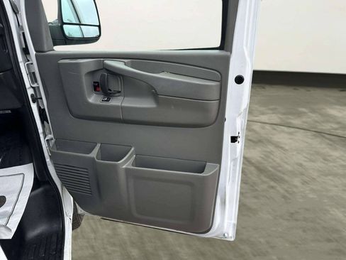 Used 2014 Chevrolet Express 2500 RWD image 28