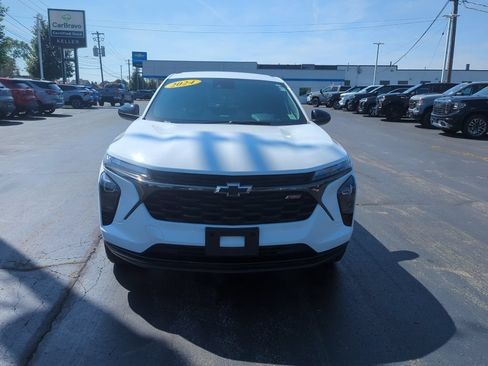 Certified 2024 Chevrolet Trax RS w/ Driver Confidence Package FWD image 3