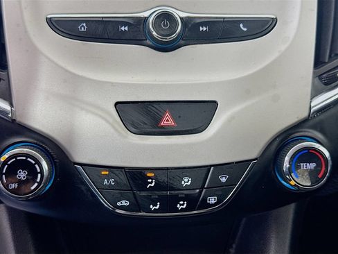 Used 2018 Chevrolet Cruze LS FWD image 17