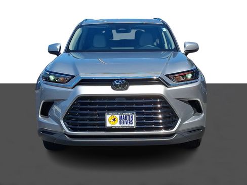 Used 2024 Toyota Grand Highlander AWD image 2
