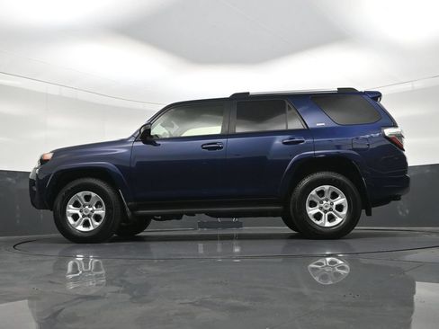 Used 2020 Toyota 4Runner SR5 AWD/4WD image 24