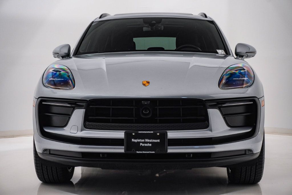 Certified 2026 Porsche Macan AWD/4WD image 6