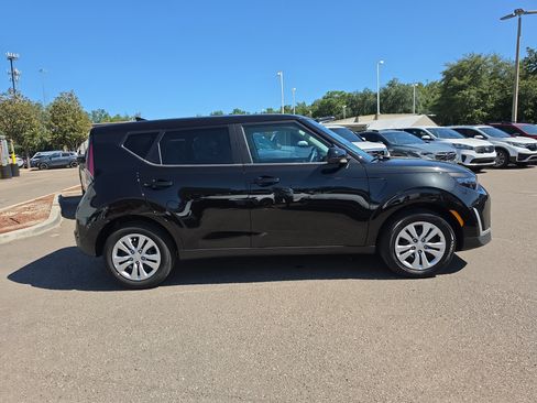 Certified 2025 Kia Soul LX FWD image 8