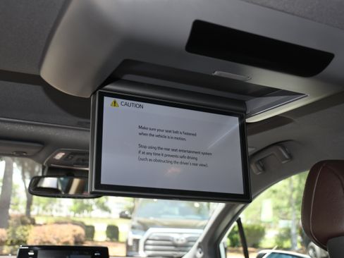 Certified 2023 Toyota Sienna Platinum FWD image 19