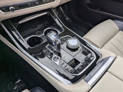 Used 2020 BMW X7 M50i w/ Dynamic Handling Package image 11