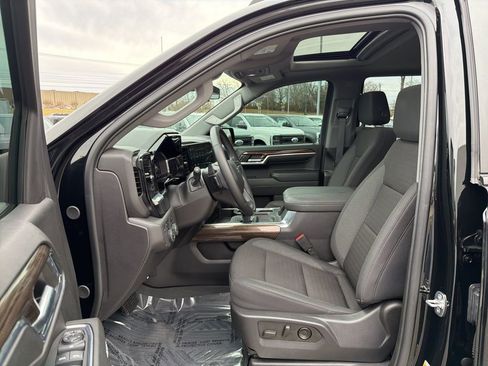 Used 2024 Chevrolet Silverado 1500 LT Trail Boss w/ Convenience Package II image 12