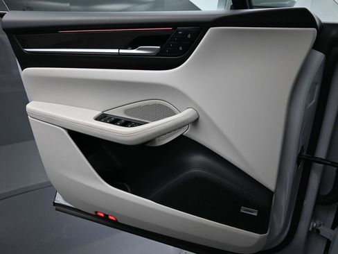 Used 2024 Porsche Macan 4 Electric image 21