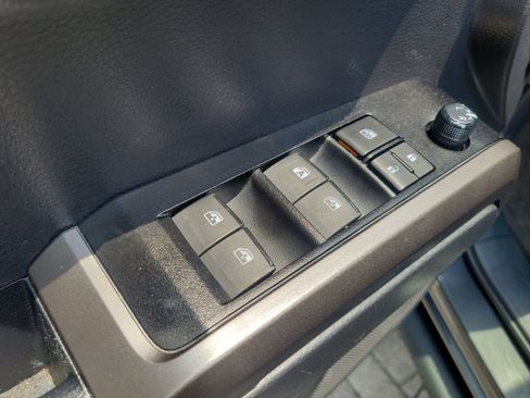 Used 2022 Toyota Tacoma SR5 RWD image 30