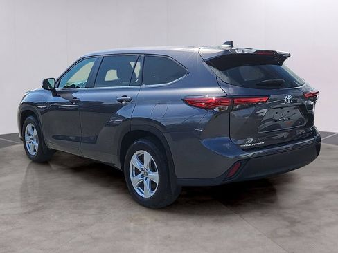 Used 2023 Toyota Highlander LE AWD/4WD image 5