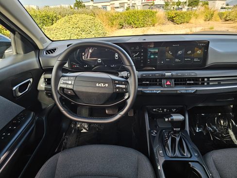 Used 2025 Kia K4 EX FWD image 23