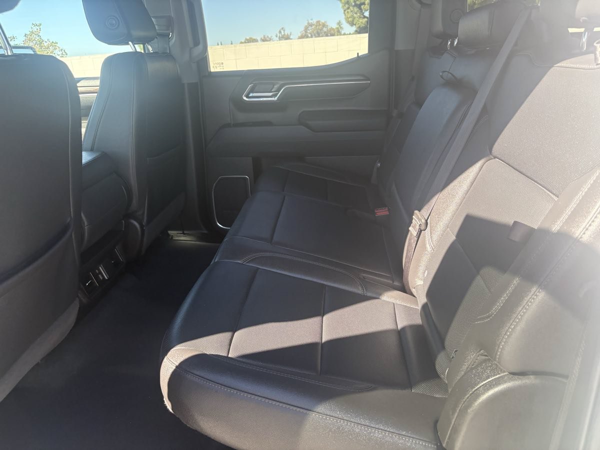 Used 2025 GMC Sierra 1500 SLT AWD/4WD image 17