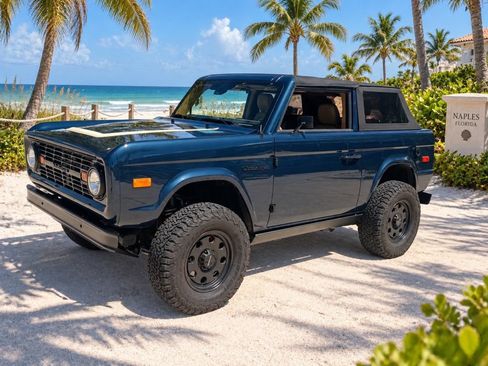 Used 2025 Ford Bronco Badlands AWD/4WD image 2