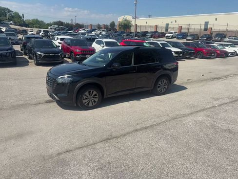 Used 2026 Nissan Pathfinder SV FWD image 6