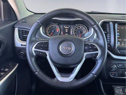 Used 2018 Jeep Cherokee Latitude Plus FWD image 12
