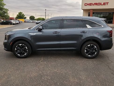 Used 2024 Kia Sorento S AWD/4WD image 2