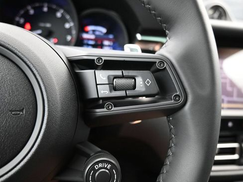 Certified 2026 Porsche Macan AWD/4WD image 11