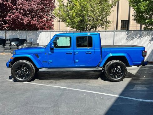 Used 2023 Jeep Gladiator Overland AWD/4WD image 4