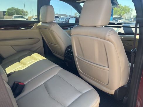 Used 2017 Cadillac XT5 Luxury w/ Driver Awareness Package image 9