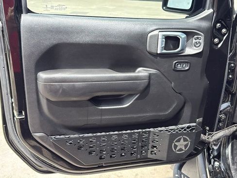 Used 2022 Jeep Wrangler Unlimited Rubicon w/ Cold Weather Group image 12